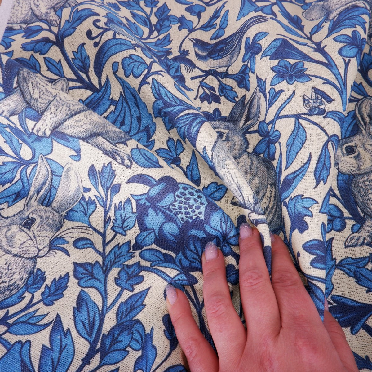 Blue rabbit - Printed linen fabric - LL358P