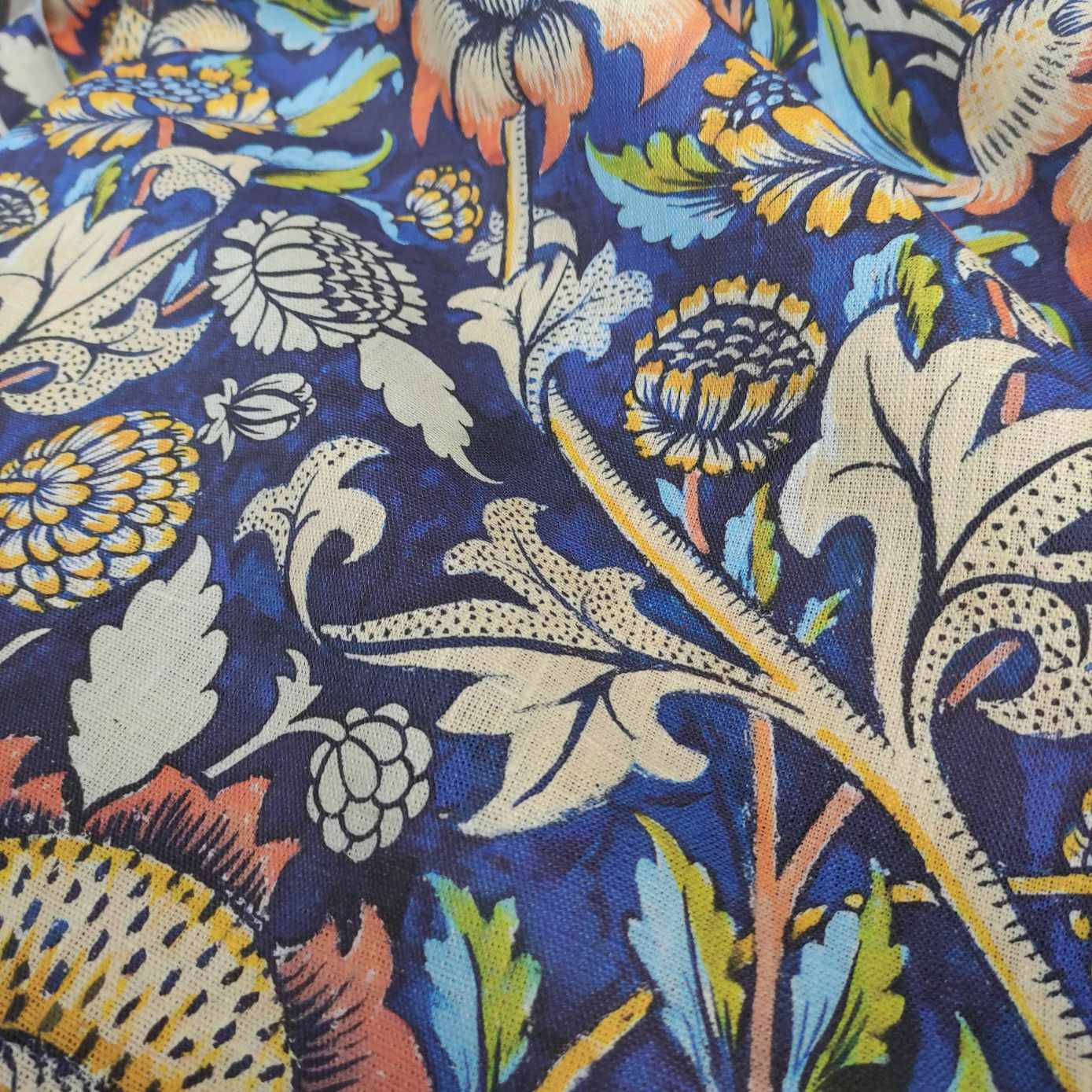 William Morris Wey  - Printed linen fabric - LL362P