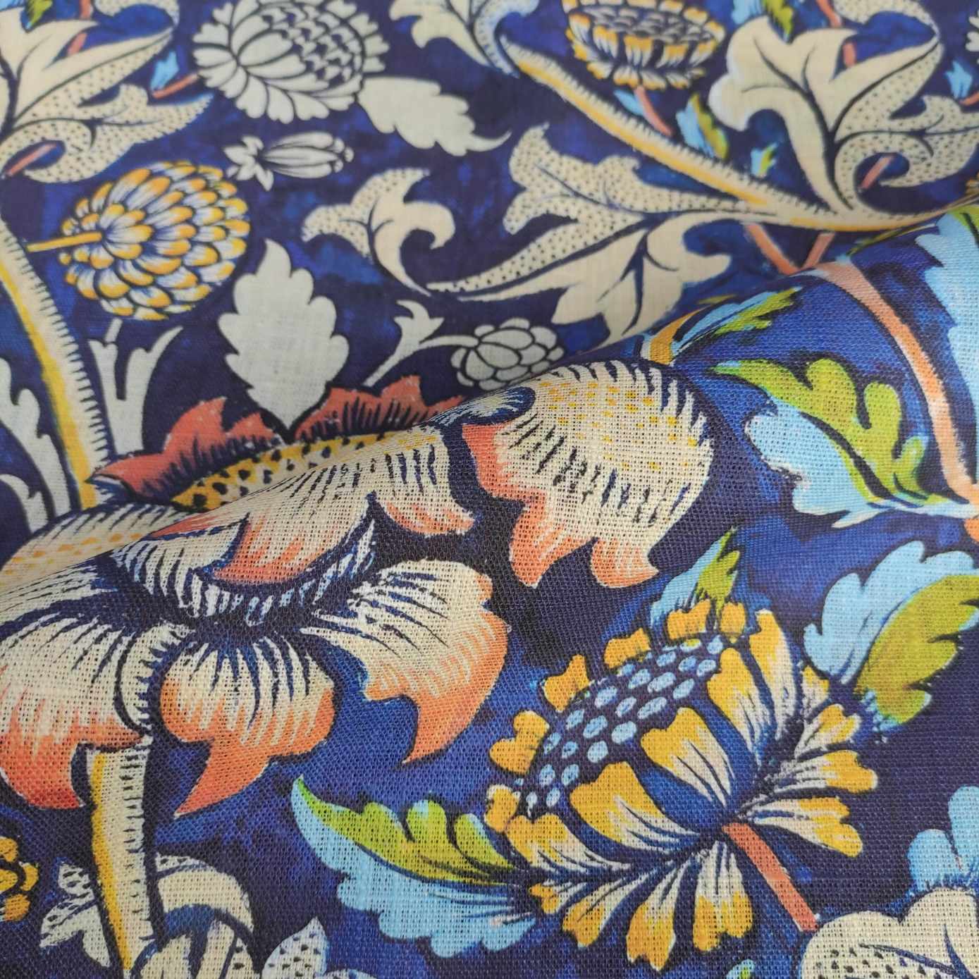 William Morris Wey  - Printed linen fabric - LL362P