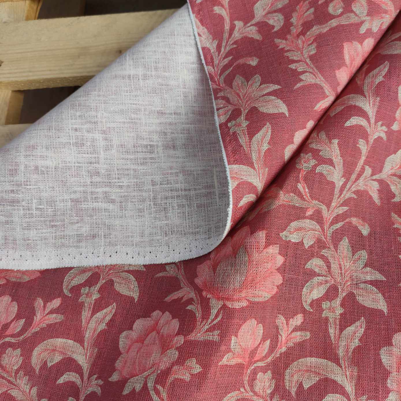 Red Roses Printed linen fabric - LL364P