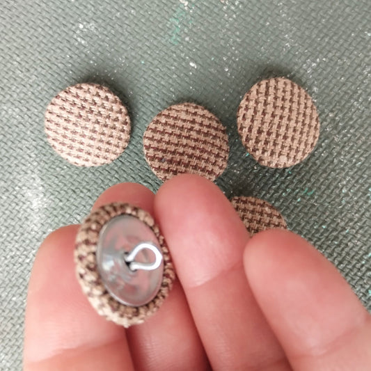 Linen Buttons in Chambre brown  589M