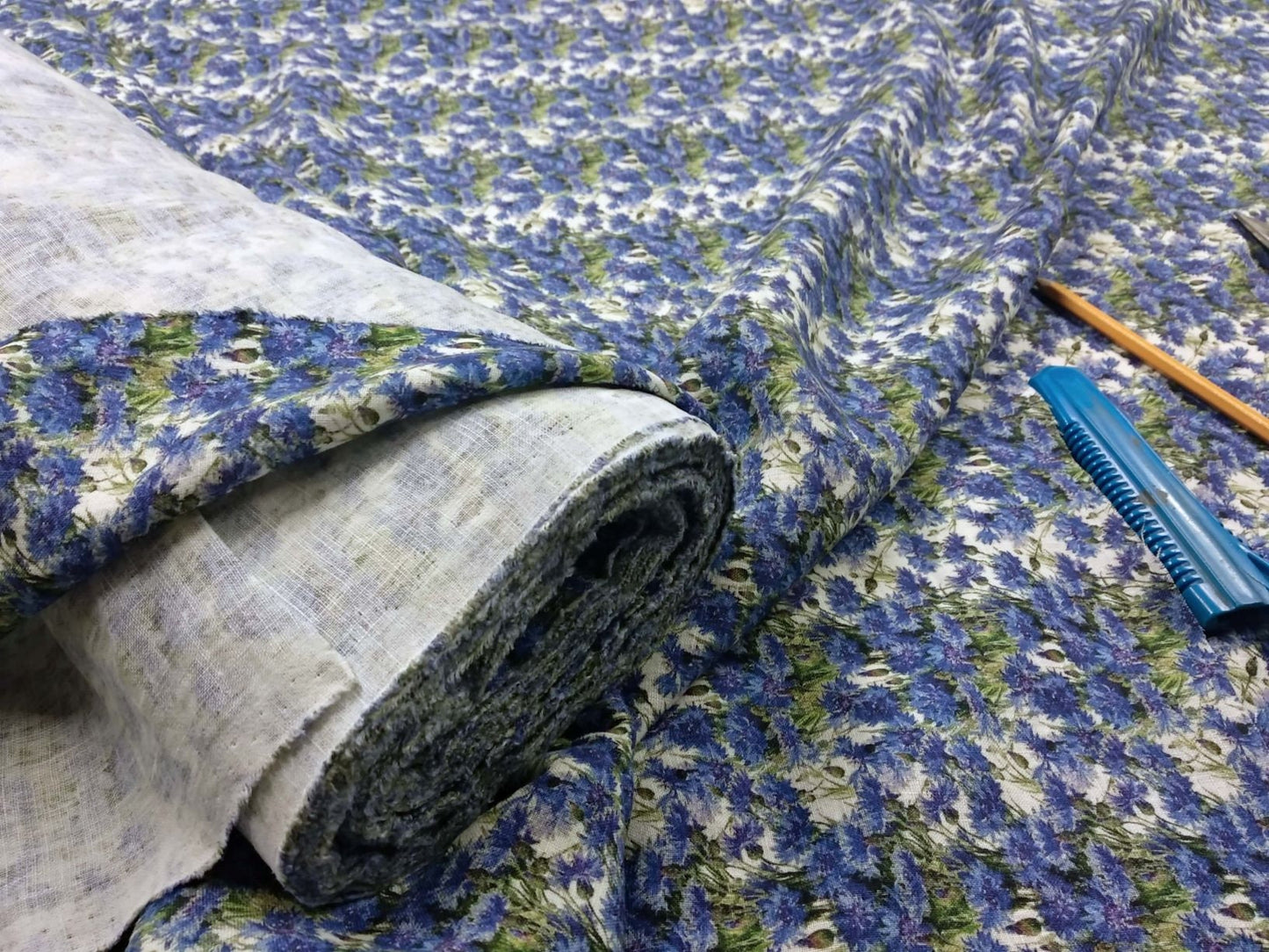 100% linen fabricwith cornflower print -  Medium weight  or heavy  -  for blouses dresses curtains scarves 059